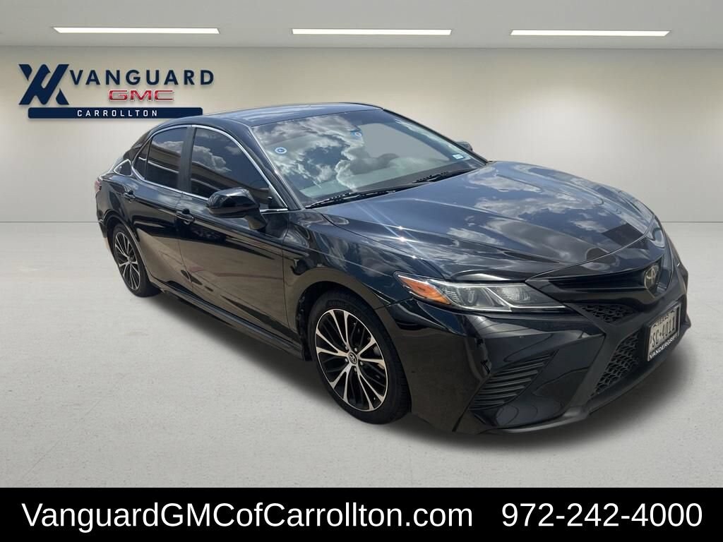 Used 2018 Toyota Camry SE Sedan