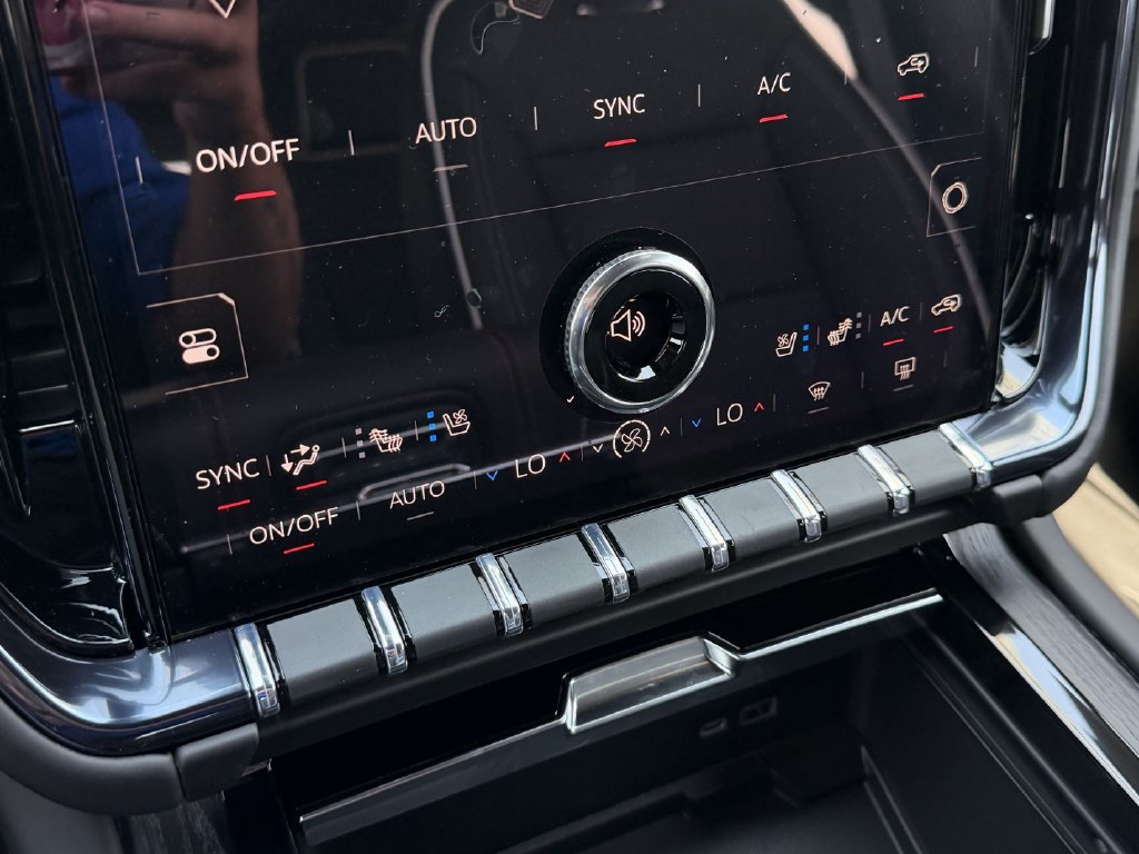 2026 GMC Yukon AT4 Ultimate - Photo 16