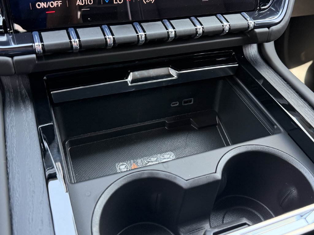 2026 GMC Yukon AT4 Ultimate - Photo 17