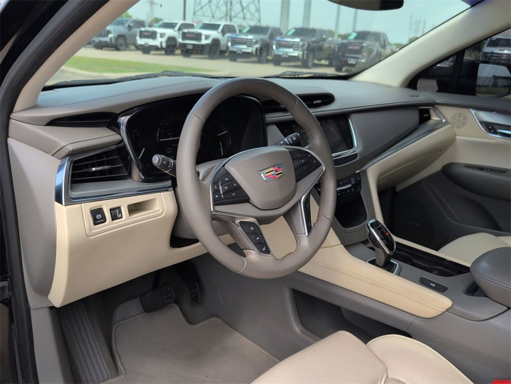 2017 Cadillac XT5 Luxury photo 2