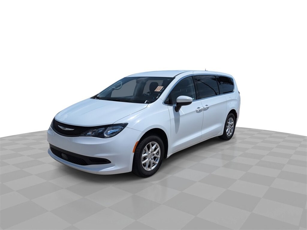 2023 Chrysler Voyager LX photo 3