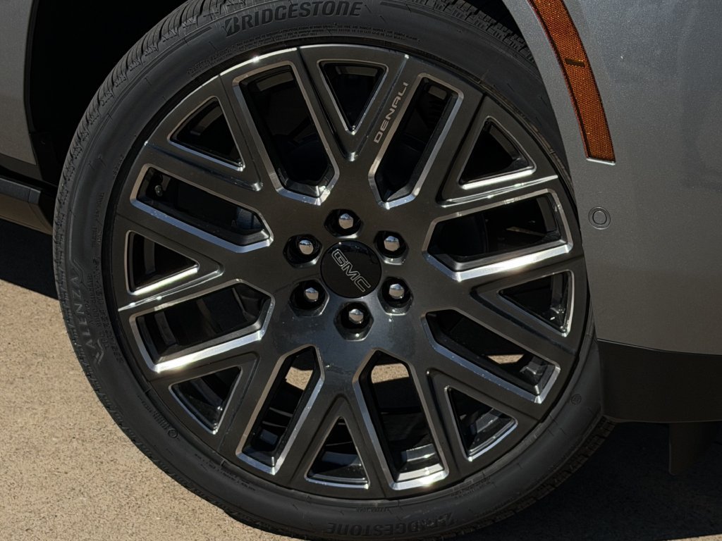 2027 GMC Yukon Denali Ultimate - Photo 9