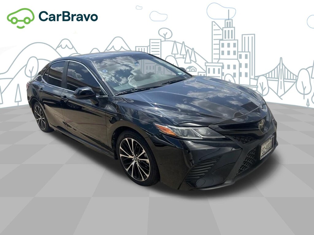 Used 2018 Toyota Camry SE Sedan