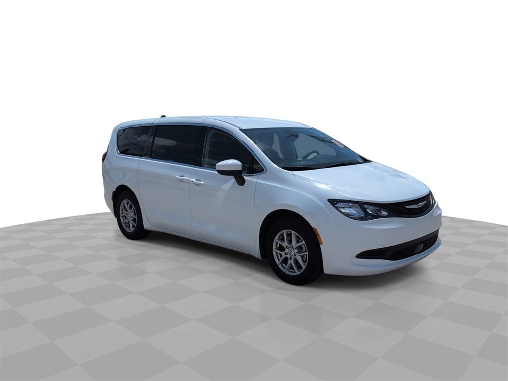 2023 Chrysler Voyager LX photo 2