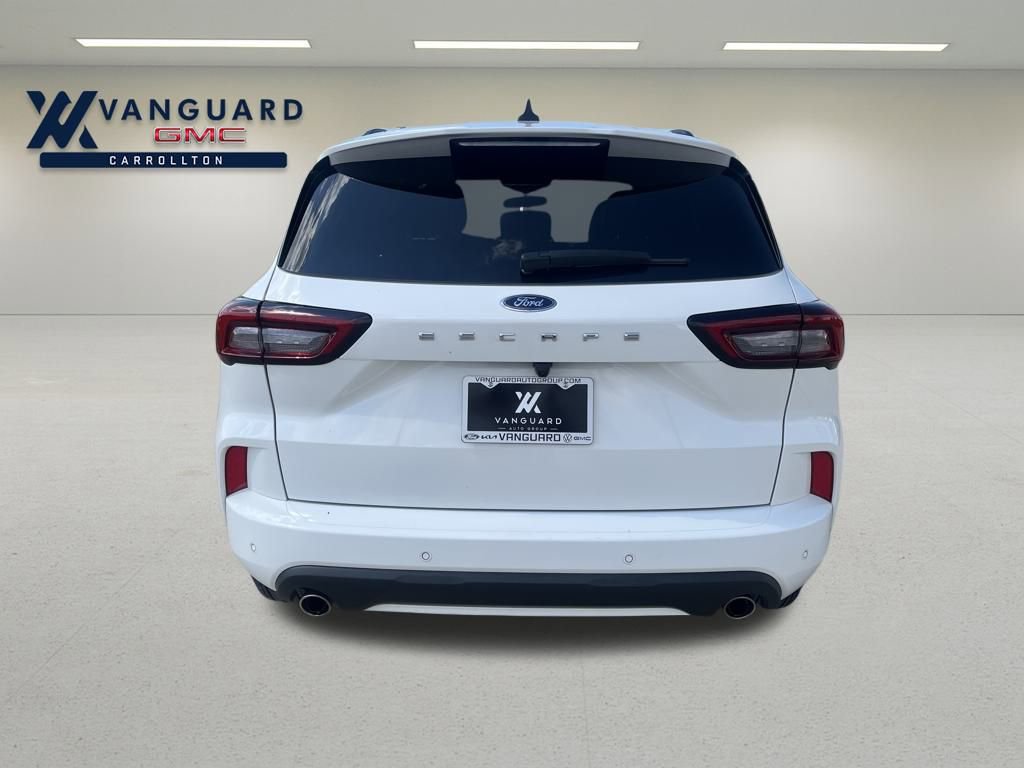 2023 Ford Escape ST-Line photo 4