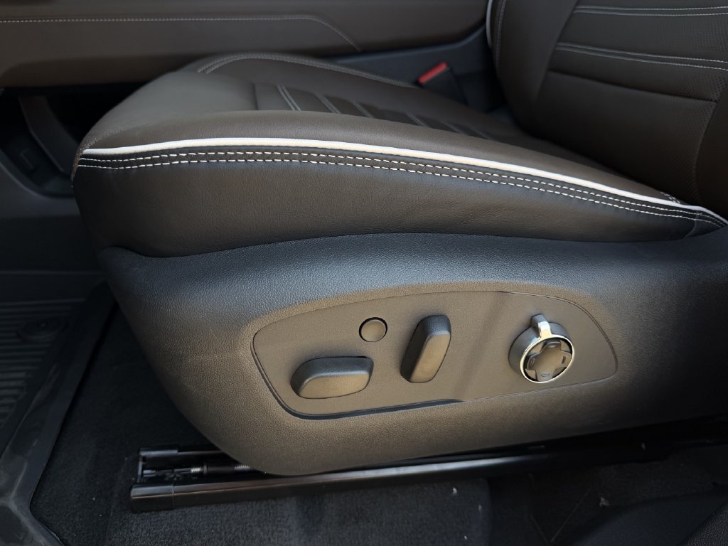 2027 GMC Acadia Denali Ultimate - Photo 24