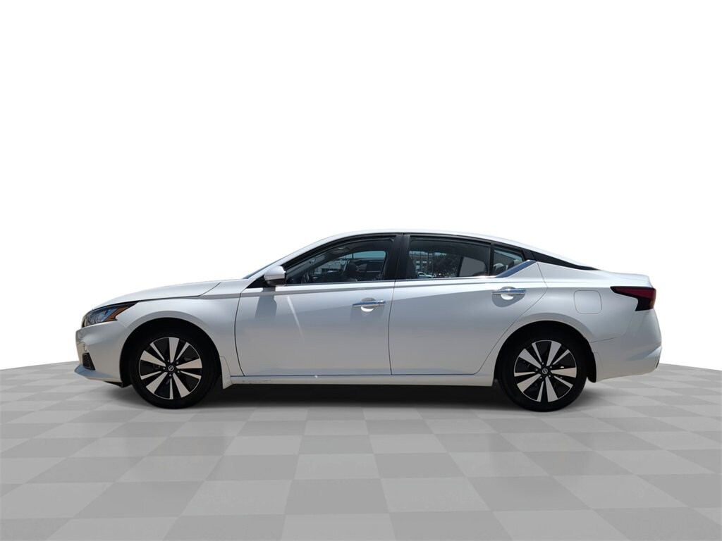 2022 Nissan Altima SV photo 4