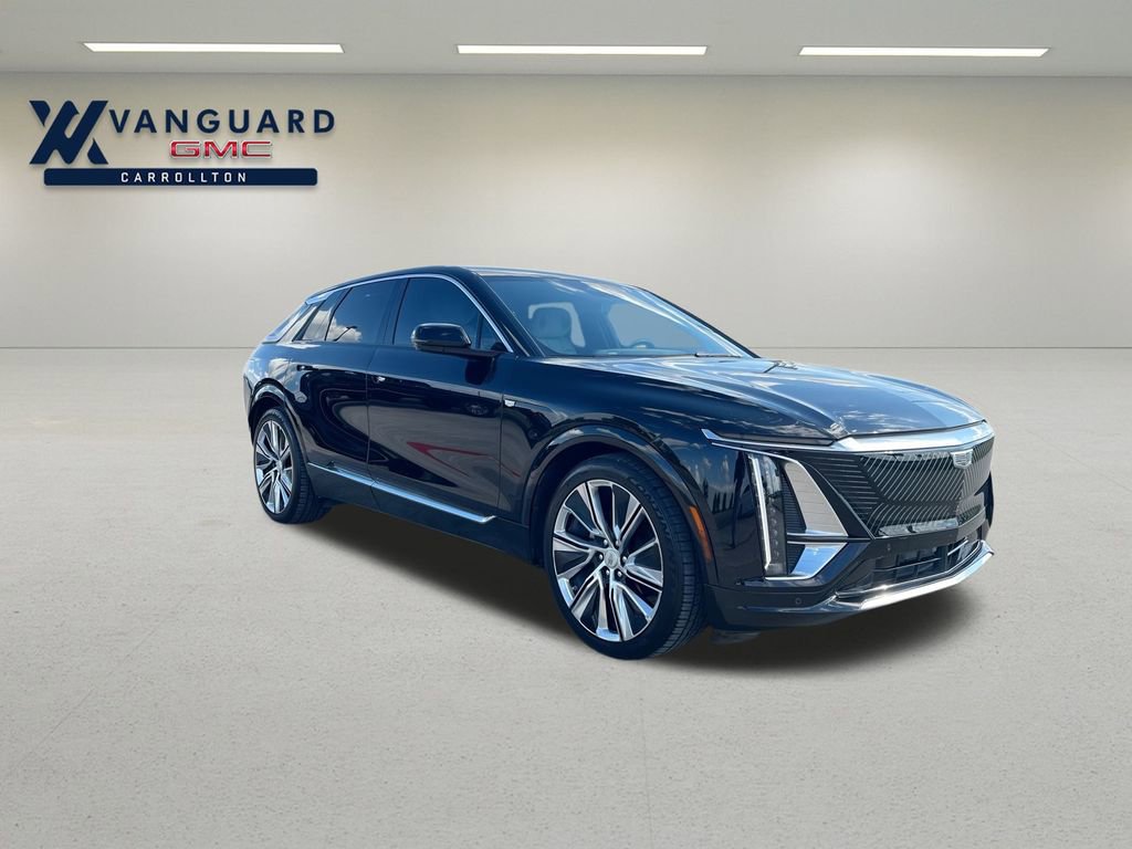 2024 Cadillac Lyriq Luxury photo 2