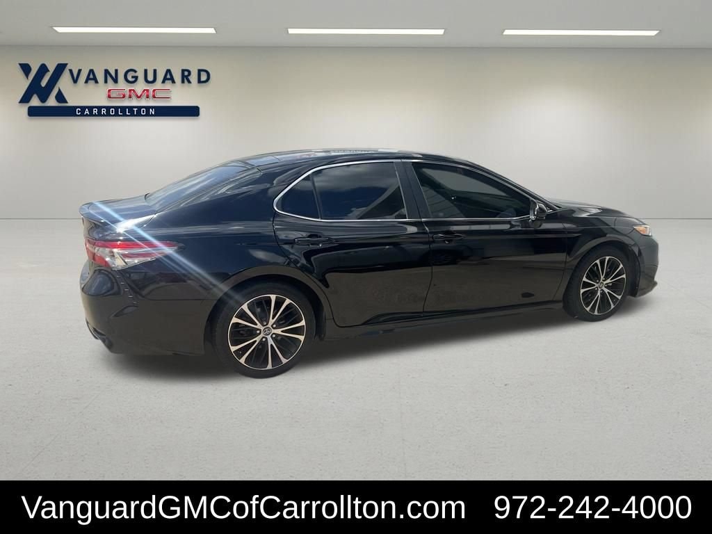 Used 2018 Toyota Camry SE with VIN 4T1B11HK0JU677847 for sale in Carrollton, TX