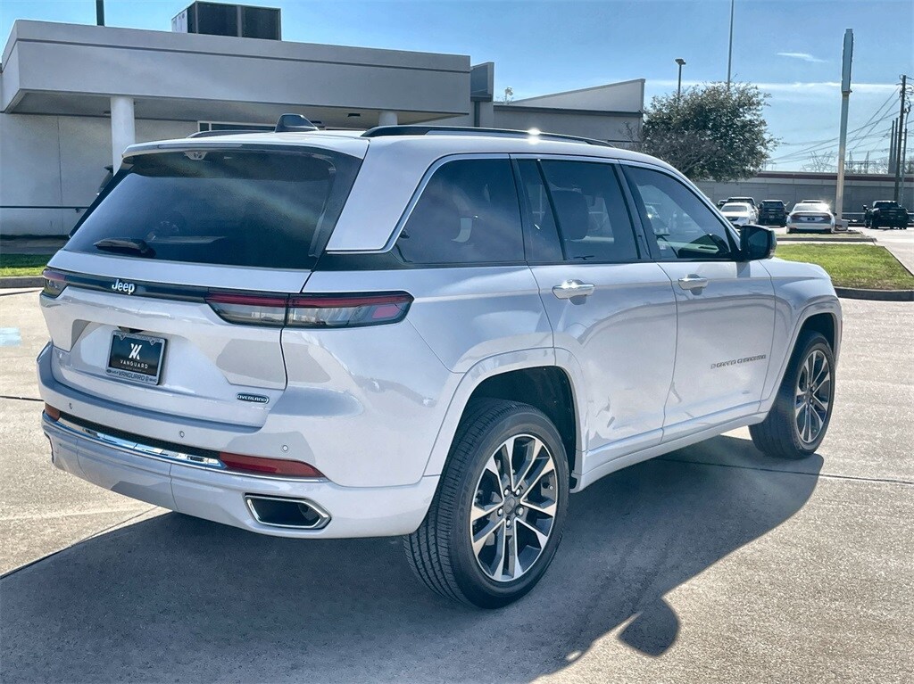 2023 Jeep Grand Cherokee Overland photo 3