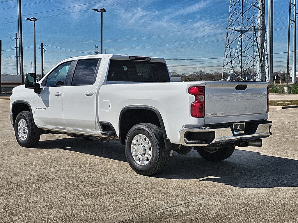 2023 Chevrolet Silverado 2500HD LT photo 3