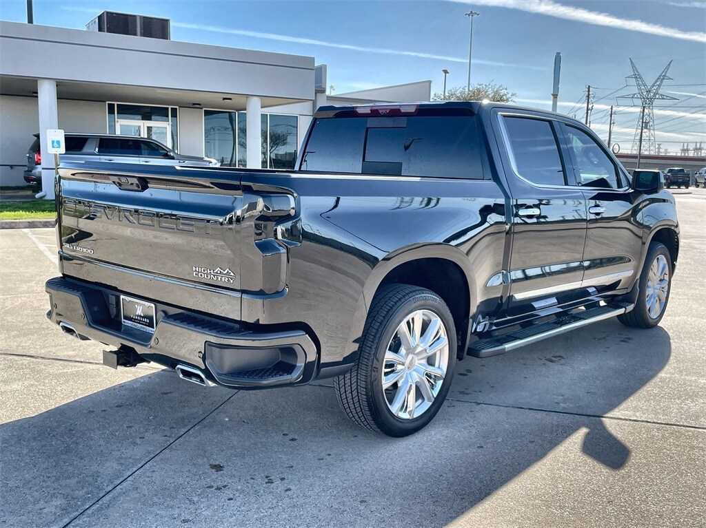 2023 Chevrolet Silverado 1500 High Country photo 3