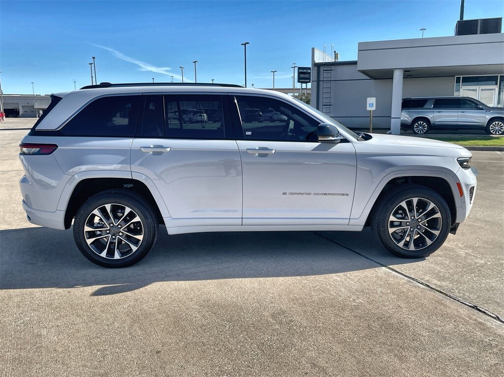 2023 Jeep Grand Cherokee Overland photo 4
