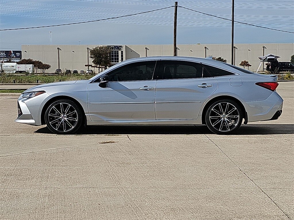 2019 Toyota Avalon Limited photo 2