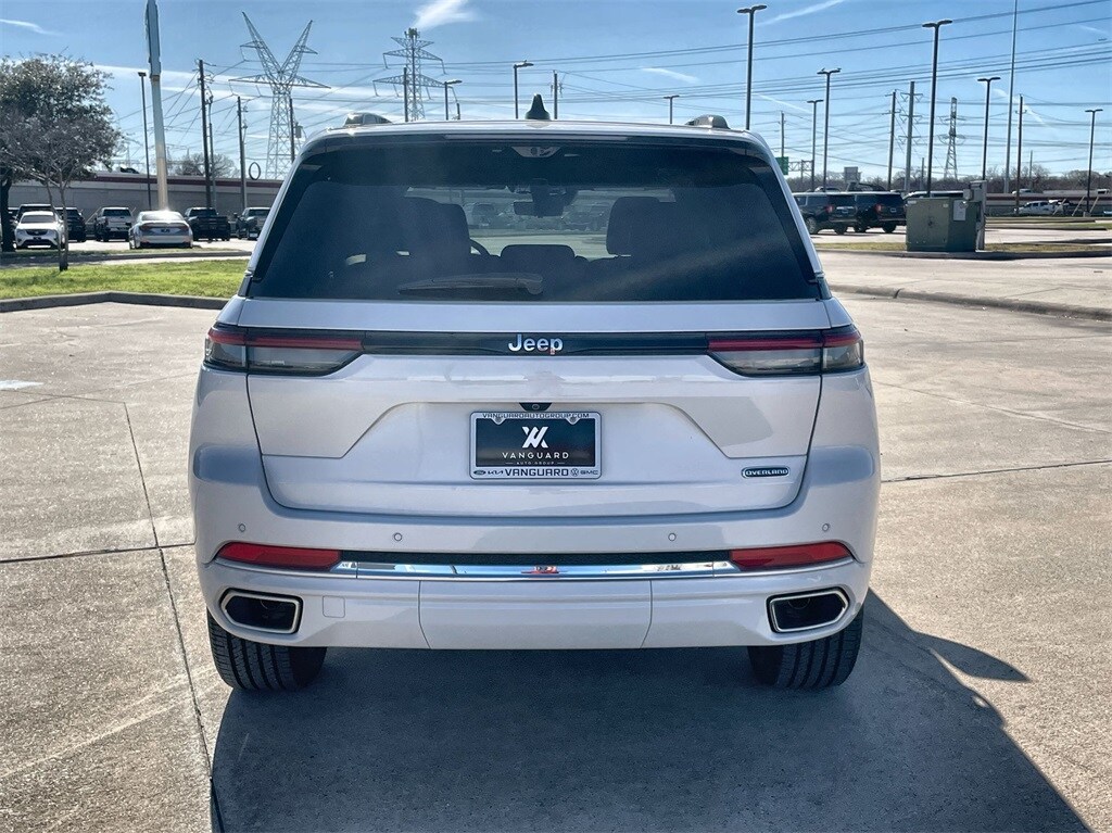 2023 Jeep Grand Cherokee Overland photo 2