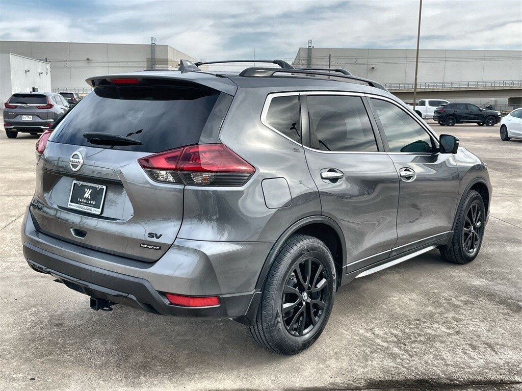 2018 Nissan Rogue SV photo 3