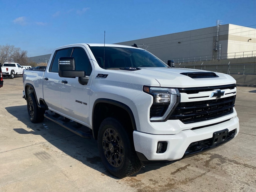 2024 Chevrolet Silverado 2500HD LT photo 3