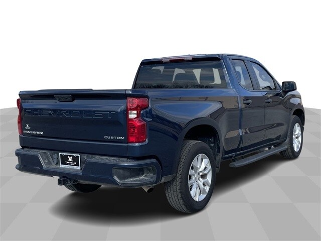 2022 Chevrolet Silverado 1500 Custom photo 2