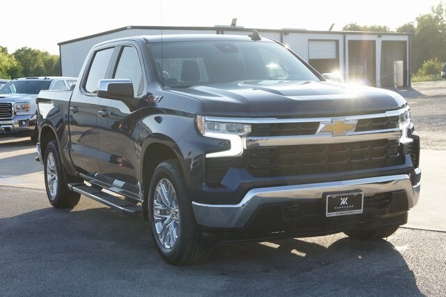 2022 Chevrolet Silverado 1500 LT photo 3
