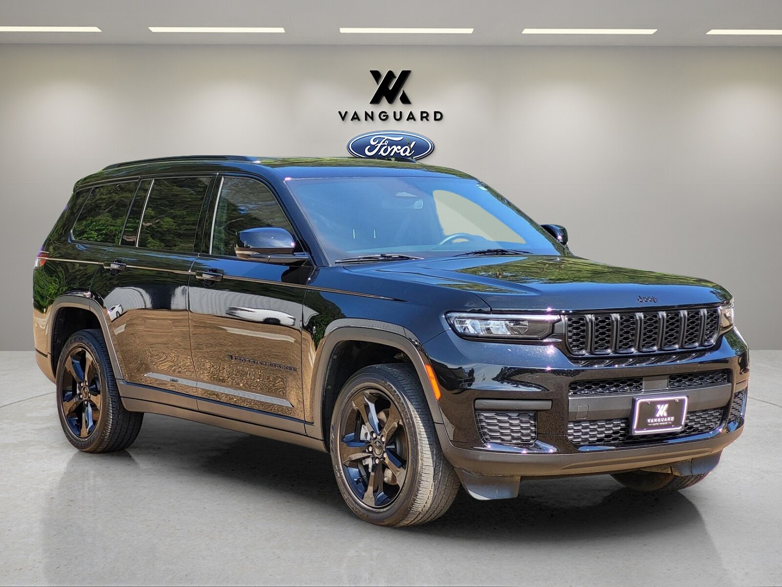2021 Jeep Grand Cherokee L photo 3