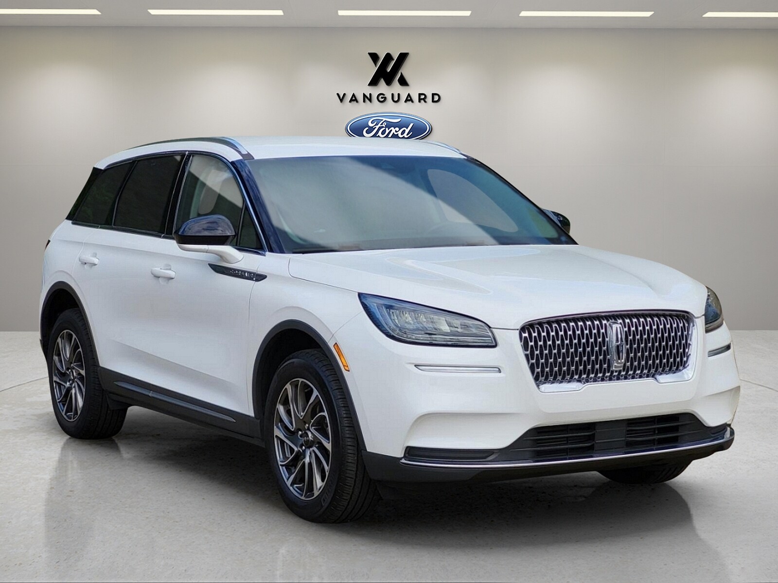 2021 Lincoln Corsair Standard photo 3