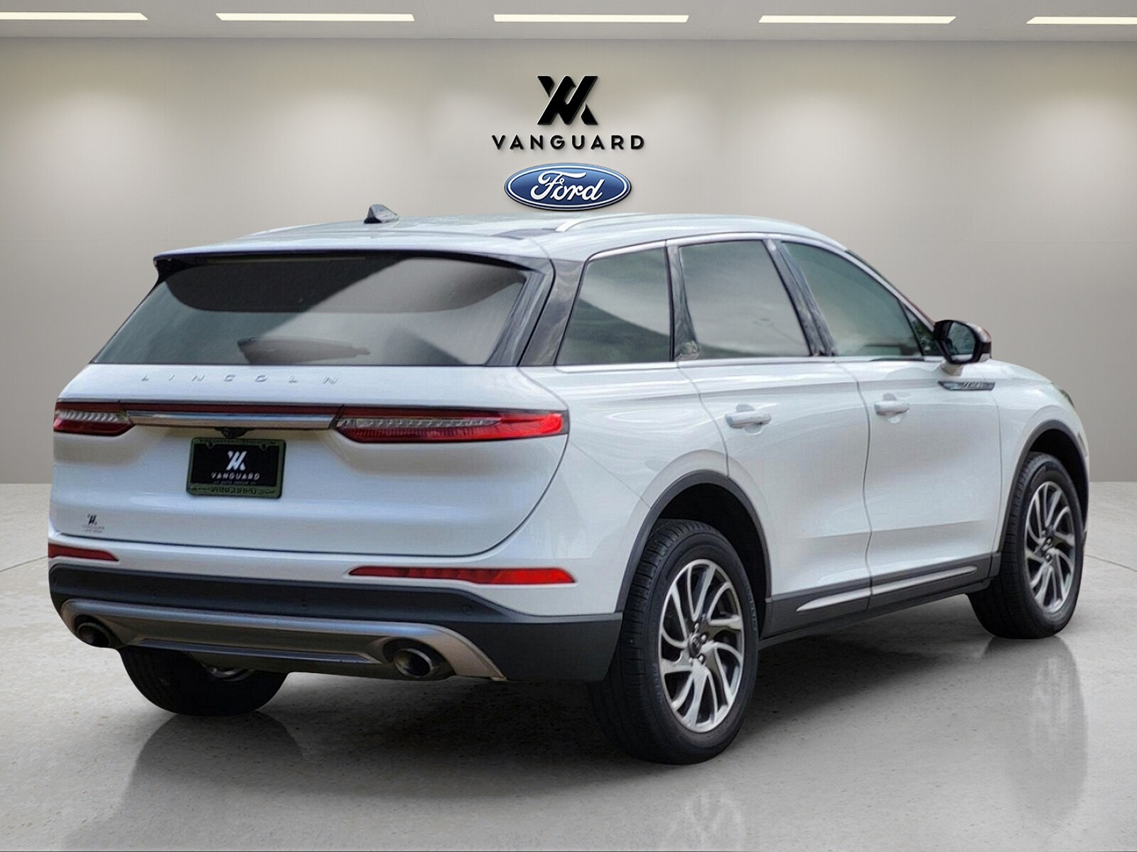 2021 Lincoln Corsair Standard photo 4