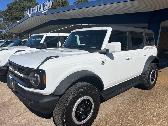 2025 Ford Bronco 4-Door Outer Banks's photo