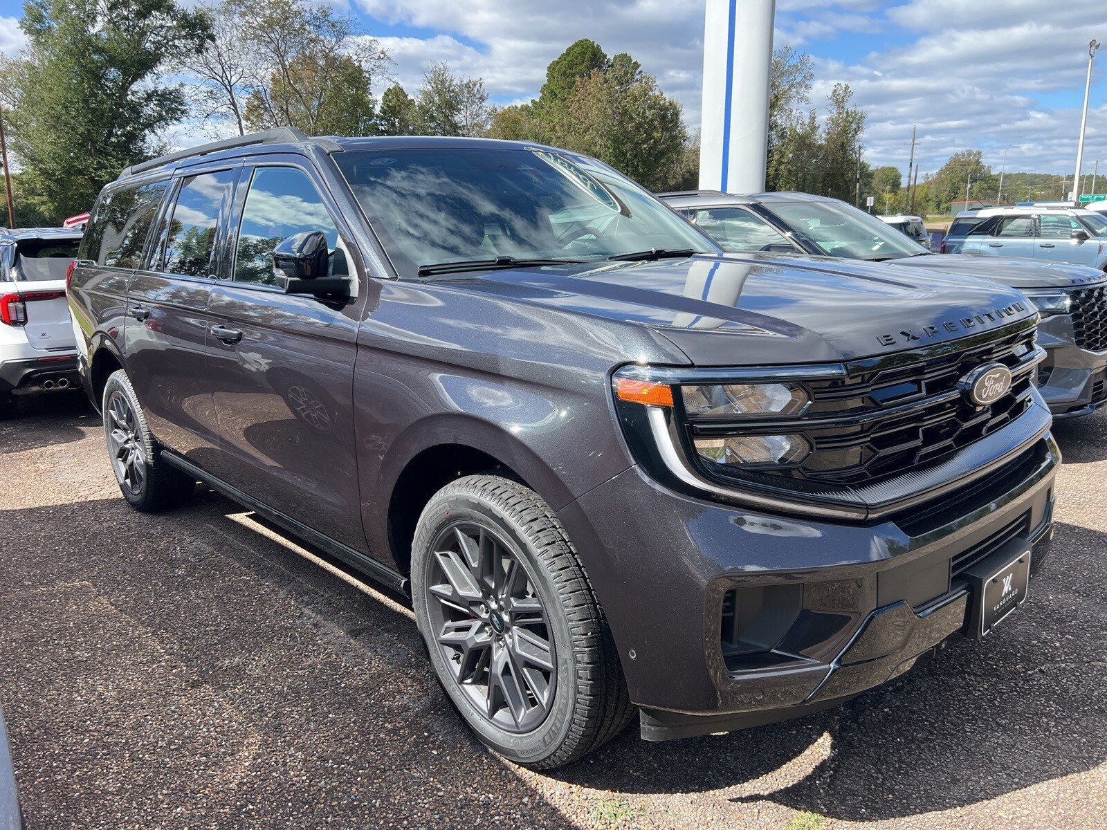 2025 Ford Expedition MAX Platinum photo 3