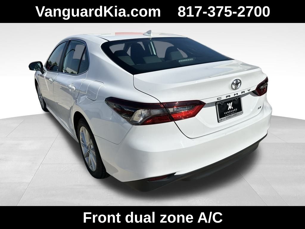 2022 Toyota Camry LE photo 2