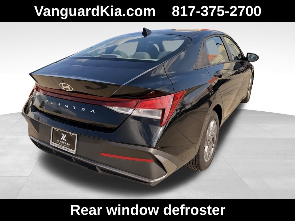 2024 Hyundai Elantra SEL photo 4