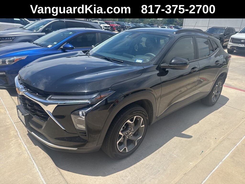 Used 2025 Chevrolet Trax LT SUV