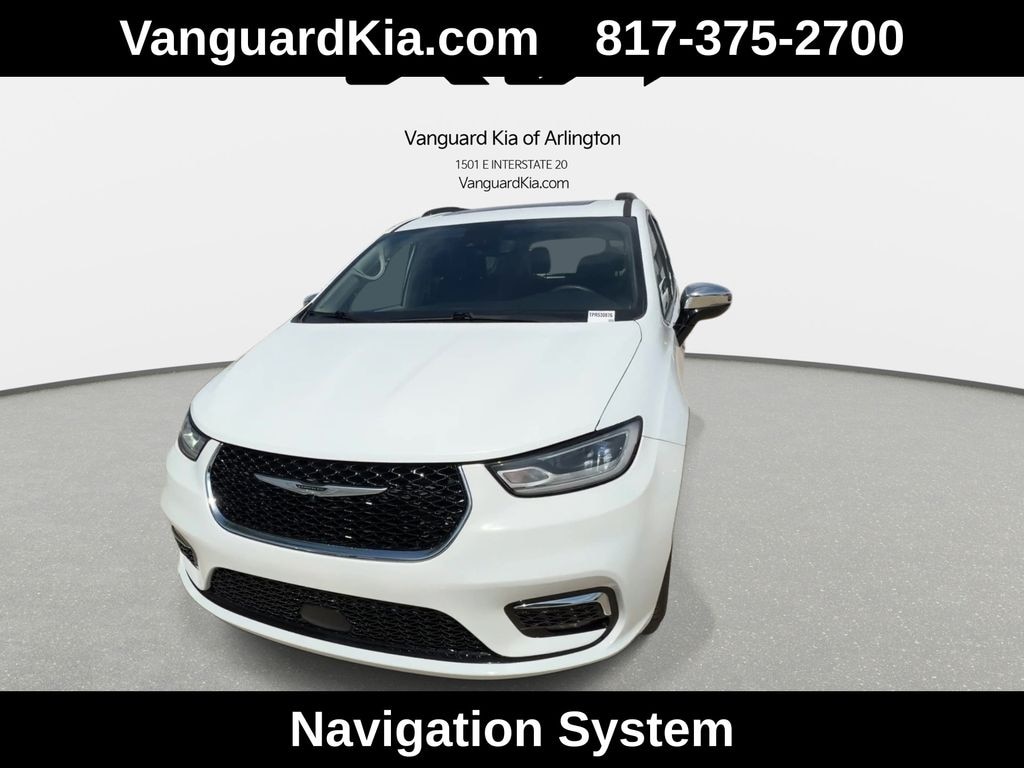 Used 2023 Chrysler Pacifica Limited Minivan/Van