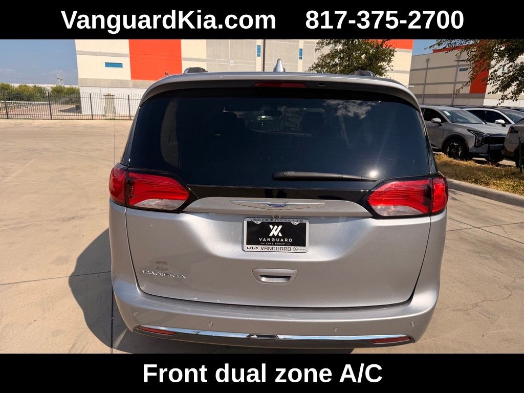 Used 2019 Chrysler Pacifica Touring L Minivan/Van