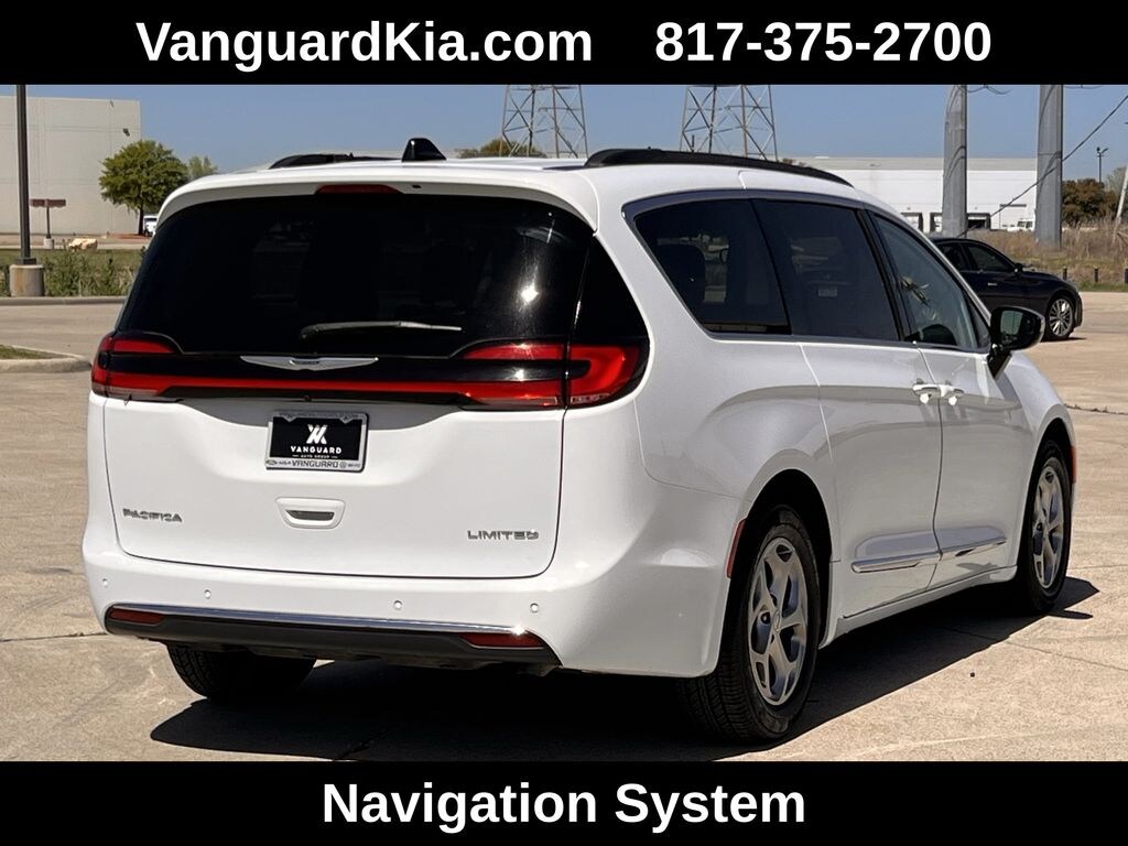 Used 2023 Chrysler Pacifica Limited Minivan/Van