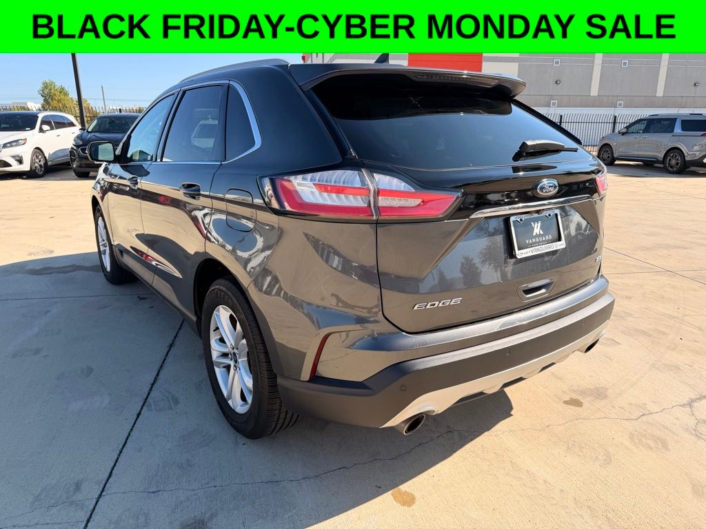 2020 Ford Edge SEL photo 2