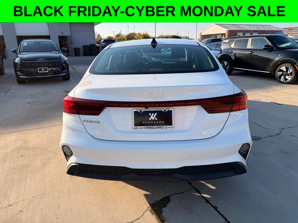 2024 Kia Forte LXS photo 3