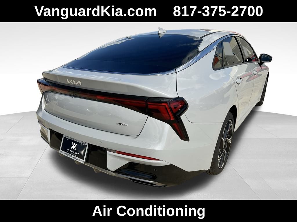 2025 Kia K5 GT-Line photo 4