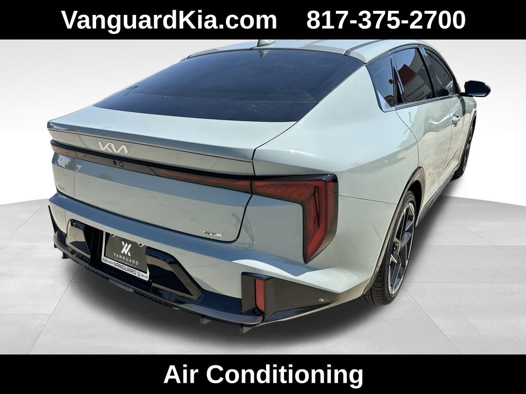 2025 Kia K4 GT-Line photo 4