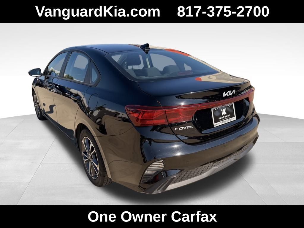 2023 Kia Forte LXS photo 2