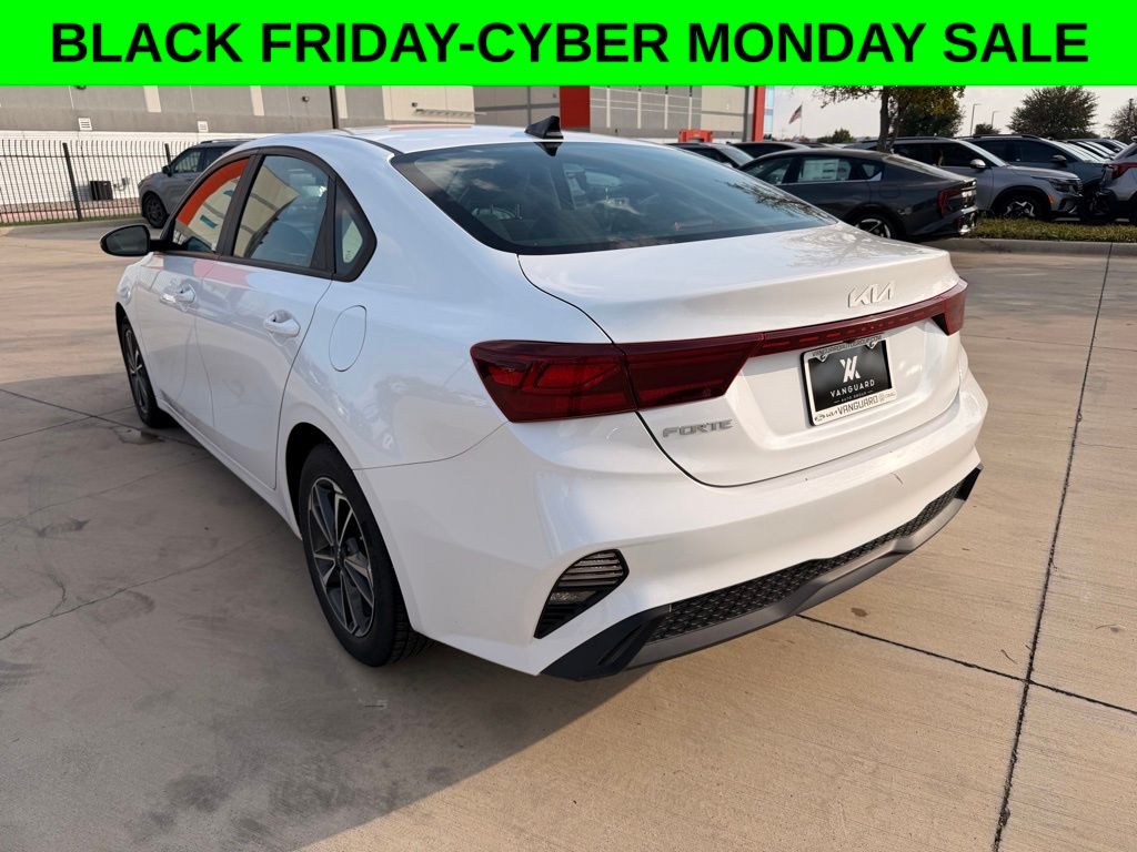 2023 Kia Forte LXS photo 2