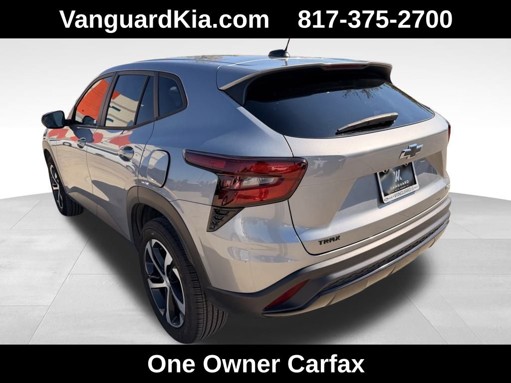 2024 Chevrolet Trax photo 2