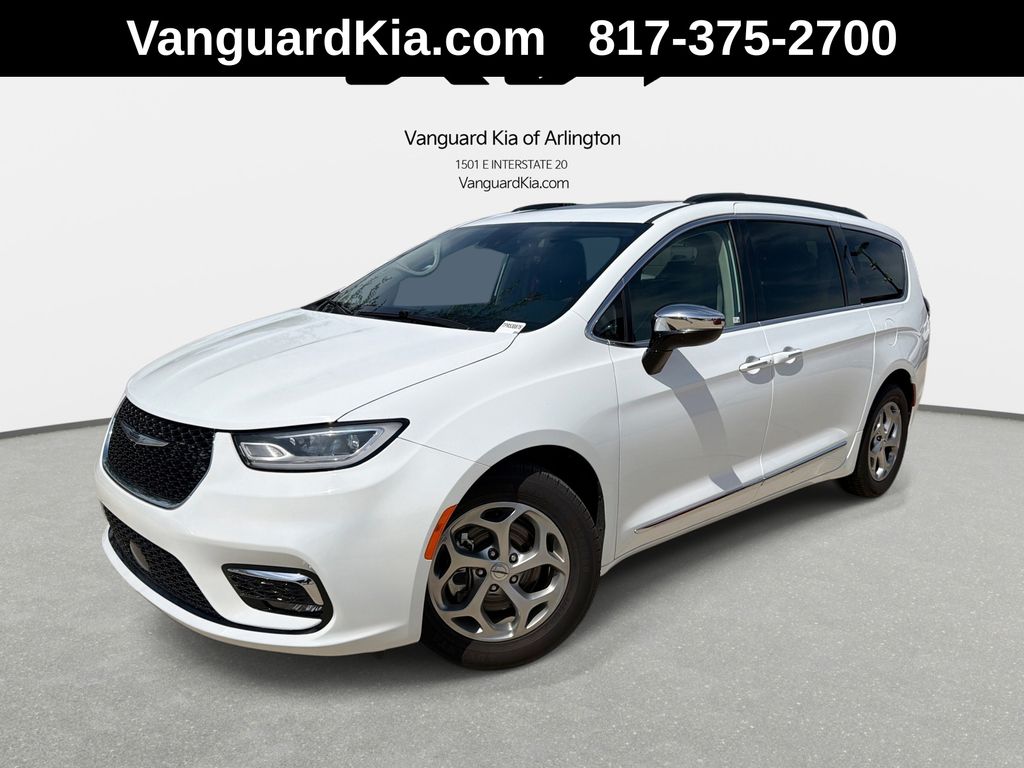 2023 Chrysler Pacifica Limited's photo