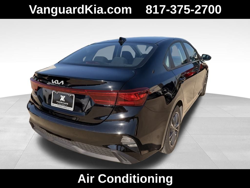 2023 Kia Forte LXS photo 4