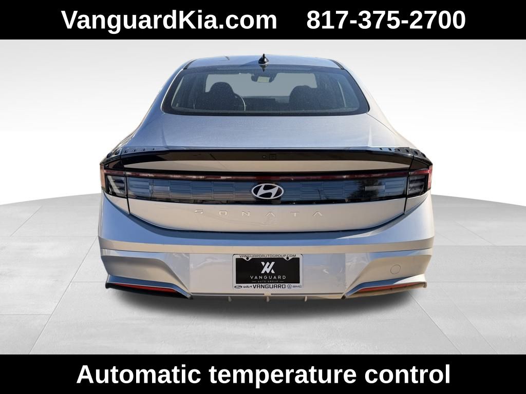 2025 Hyundai Sonata SEL photo 3