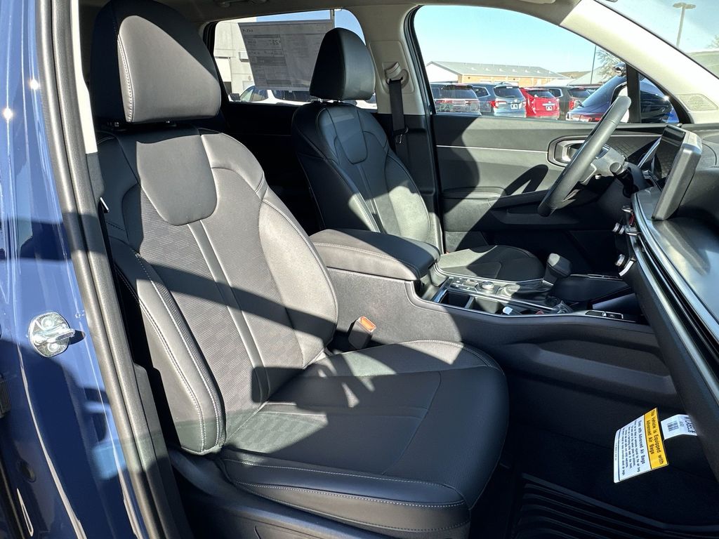 2025 Kia Sorento EX - Photo 28