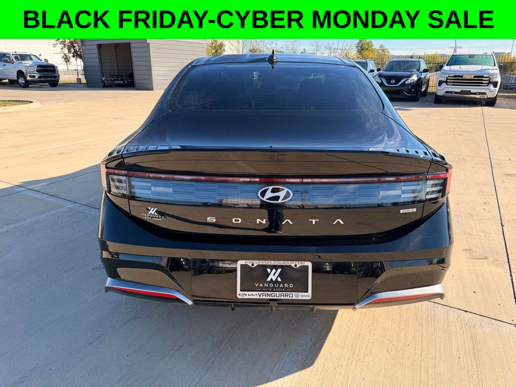 2025 Hyundai Sonata Hybrid Limited photo 3
