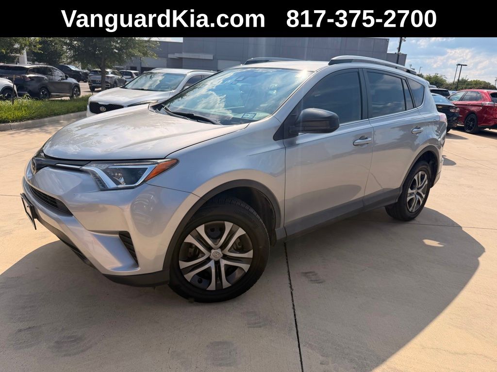 2017 Toyota RAV4 LE's photo