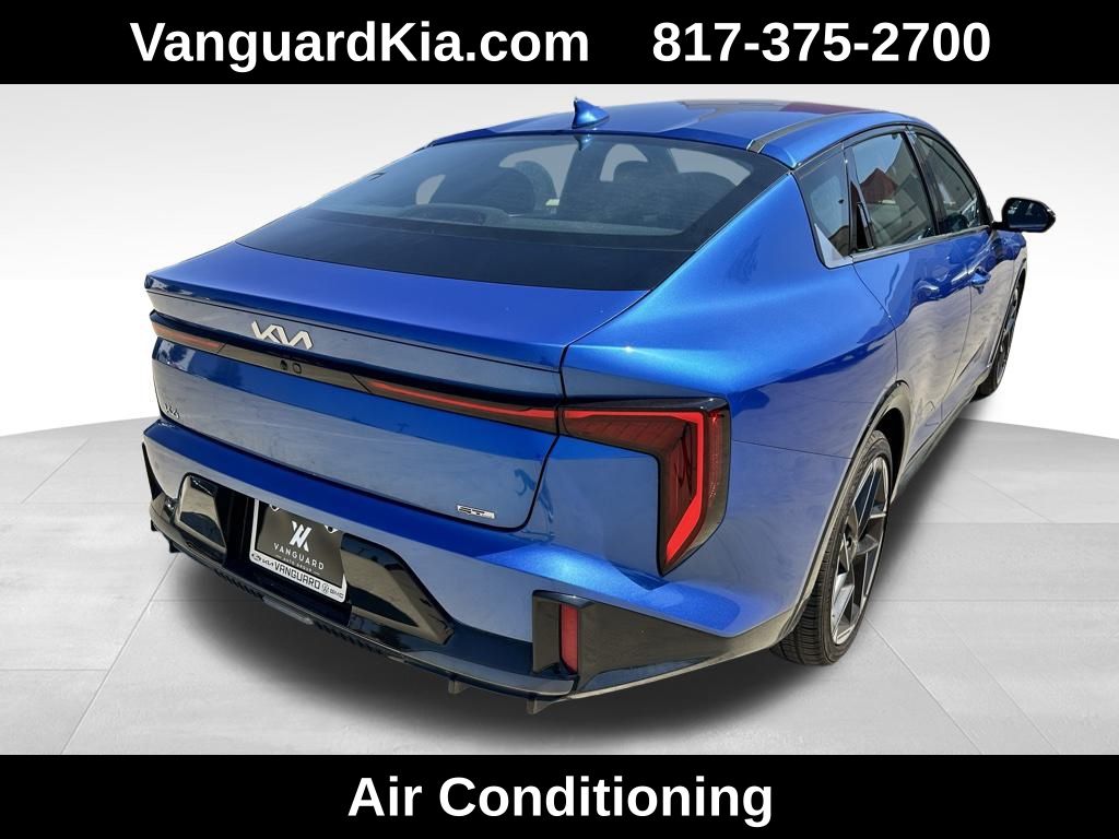 2025 Kia K4 GT-Line photo 4