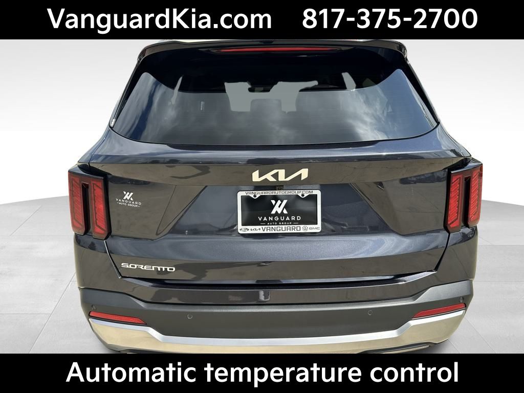 2025 Kia Sorento S photo 3