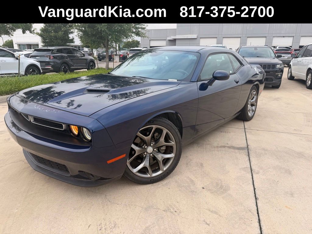 2016 Dodge Challenger SXT's photo